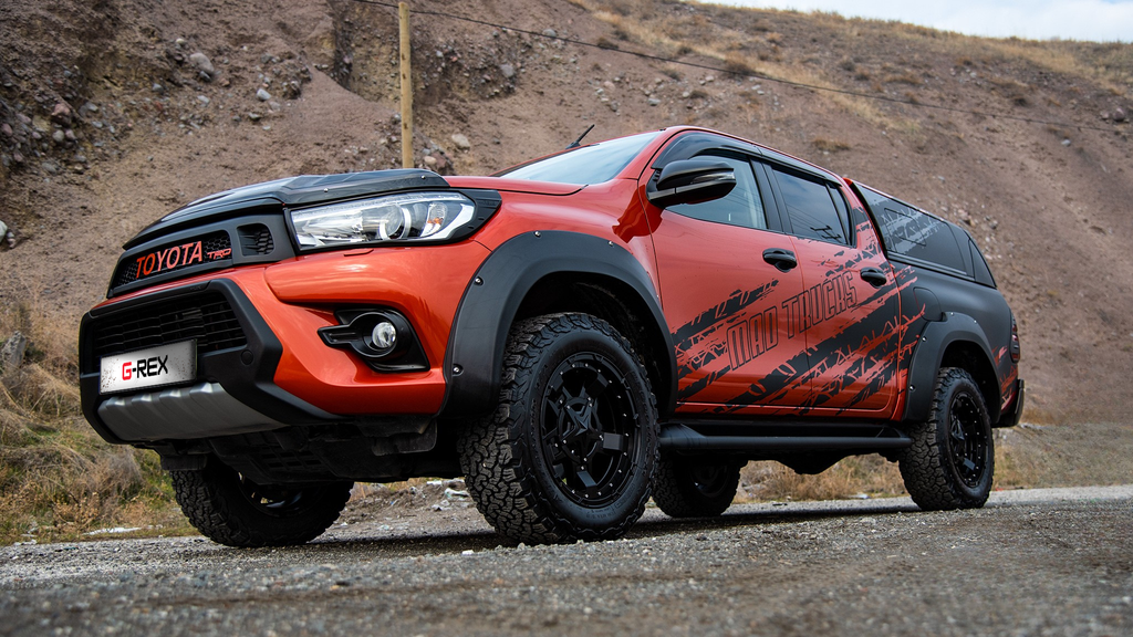 Toyota Hilux Fender Flares with Chrome Screw | THFF-002-C